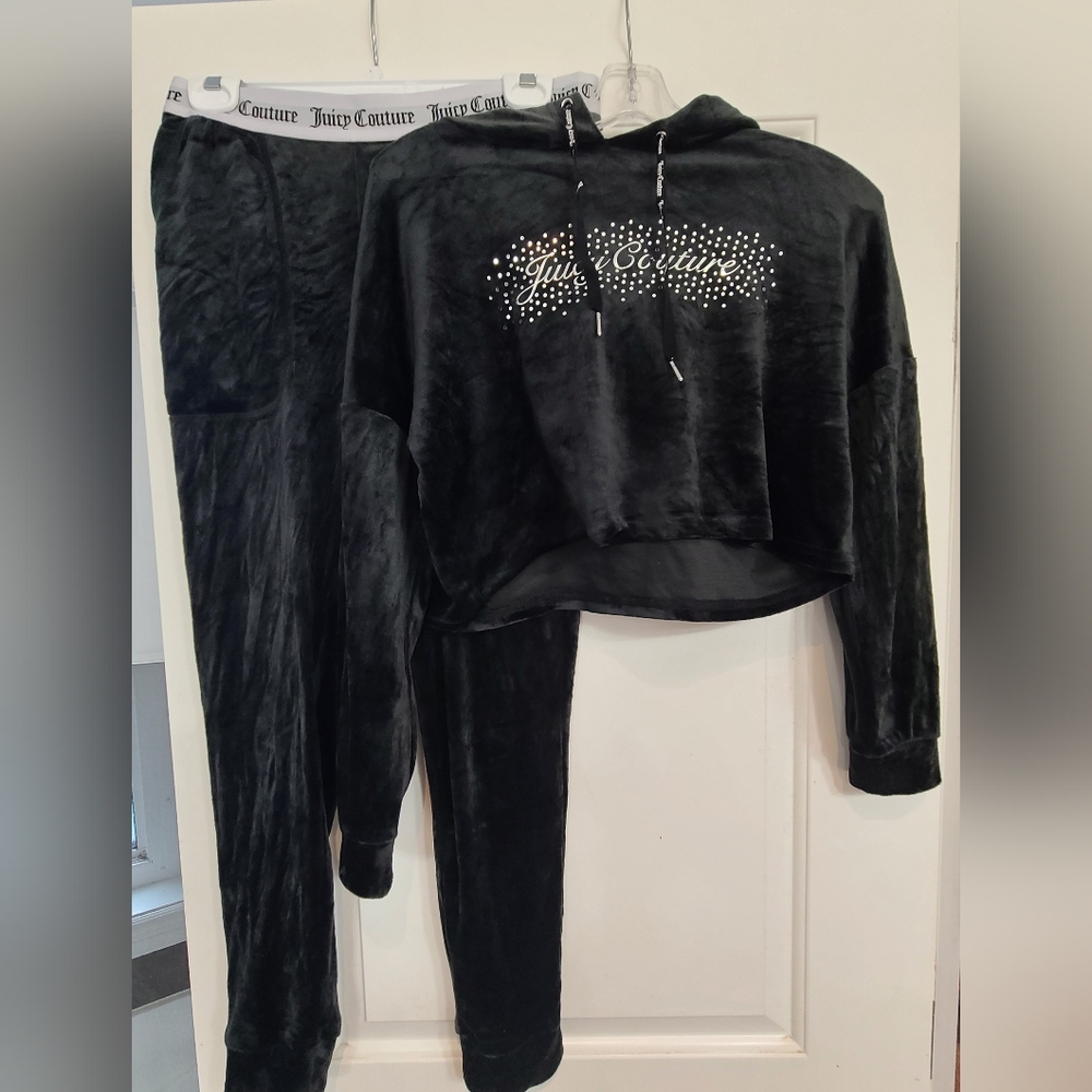 Last Chance To Buy (Y2k)Juicy Couture  Velour  Set (Open To Resonable Offers)